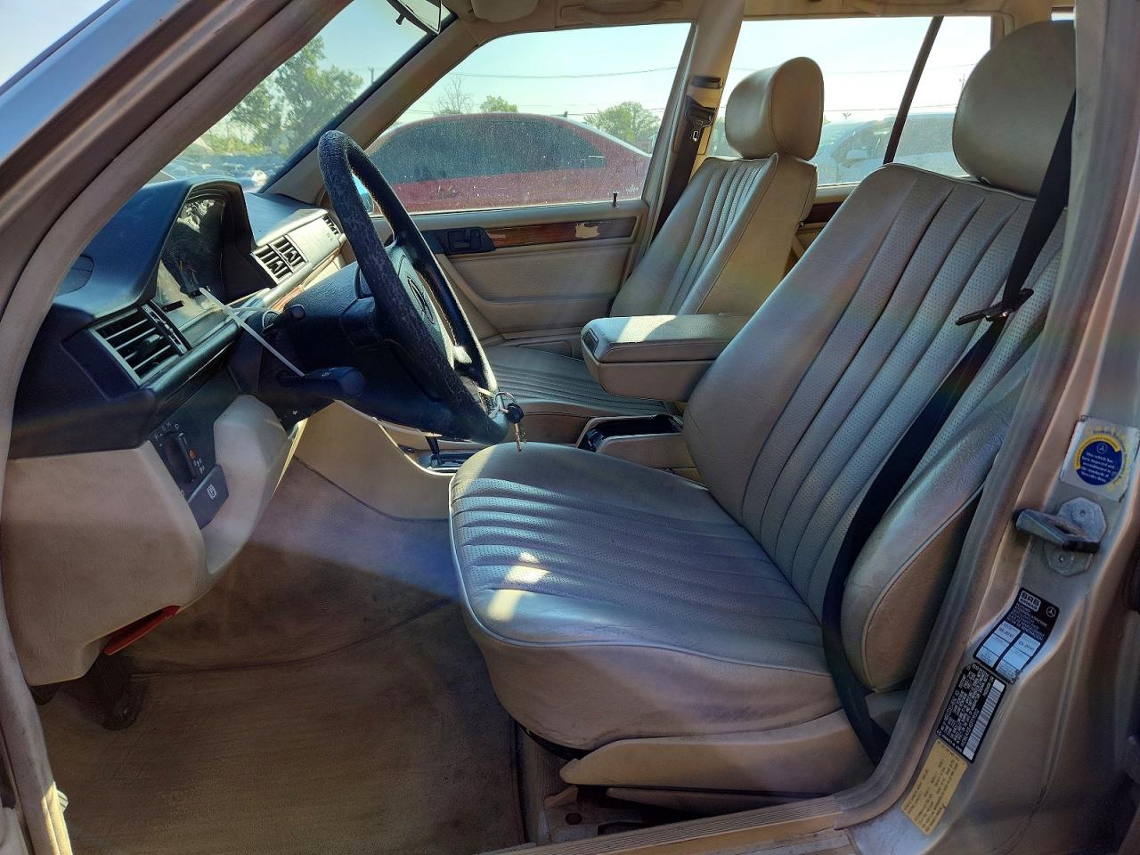 1995 Mercedes-benz E 320 Beige vin: WDBEA92E4SF319352