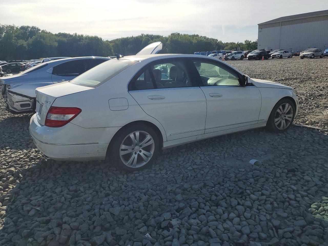 2008 Mercedes-benz C 300 4matic White vin: WDDGF81X08F139972