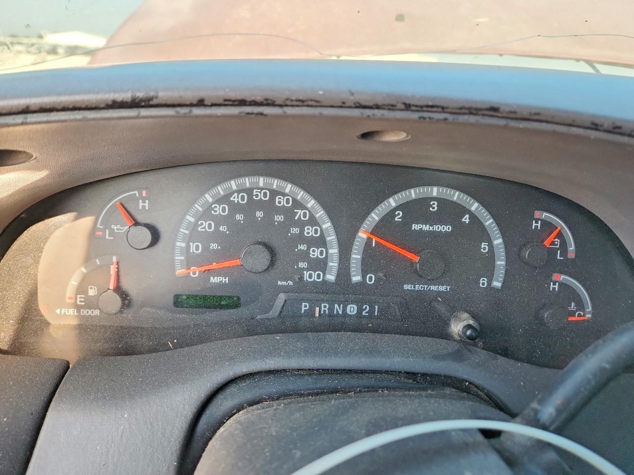 2001 Ford F150 Красный vin: 1FTRX17L11NA09206