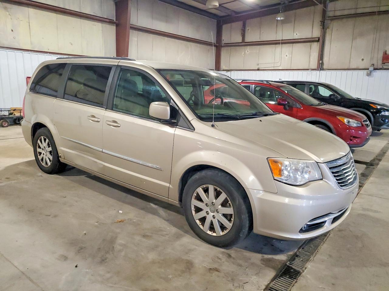2013 Chrysler Town & Country Touring Beige vin: 2C4RC1BG4DR641565