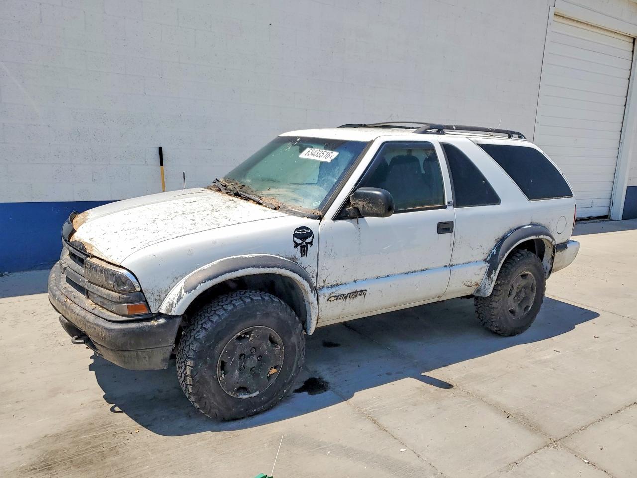 2001 Chevrolet Blazer White vin: 1GNCT18WX1K163836