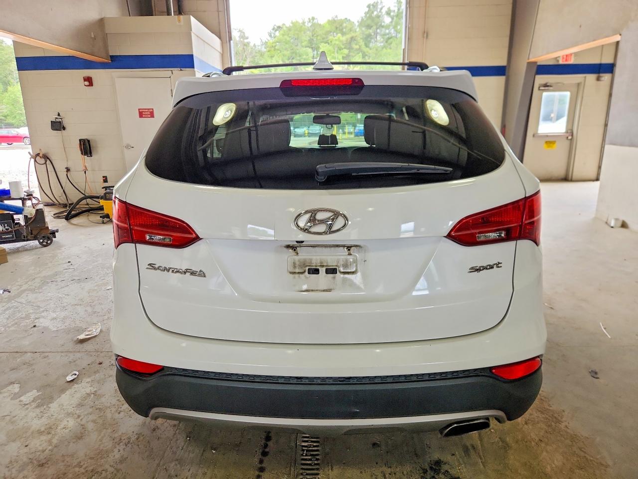 2013 Hyundai Santa Fe Sport 2.4l White vin: 5XYZU3LB9DG092316