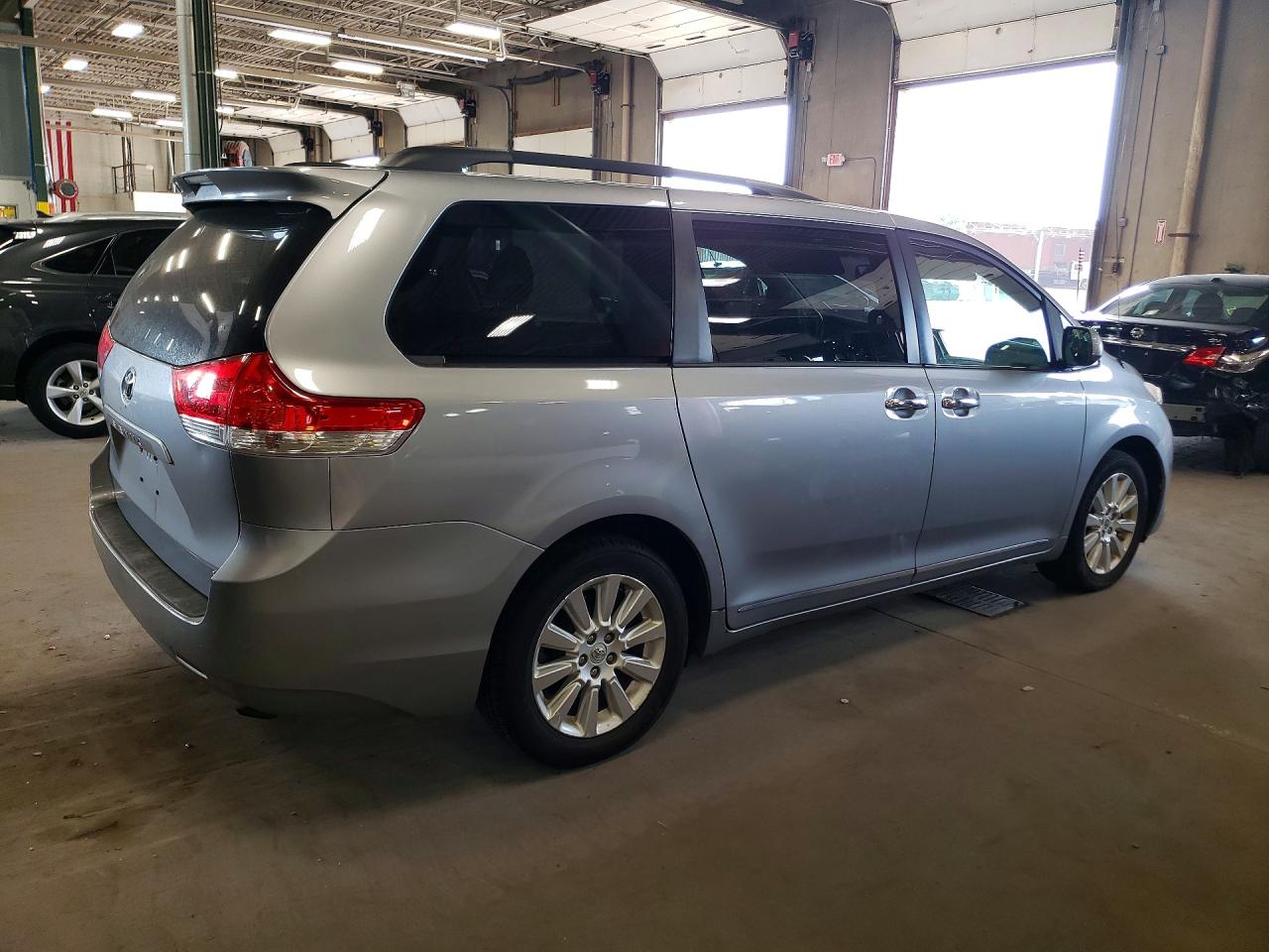 2012 Toyota Sienna Le Silver vin: 5TDJK3DC0CS034042