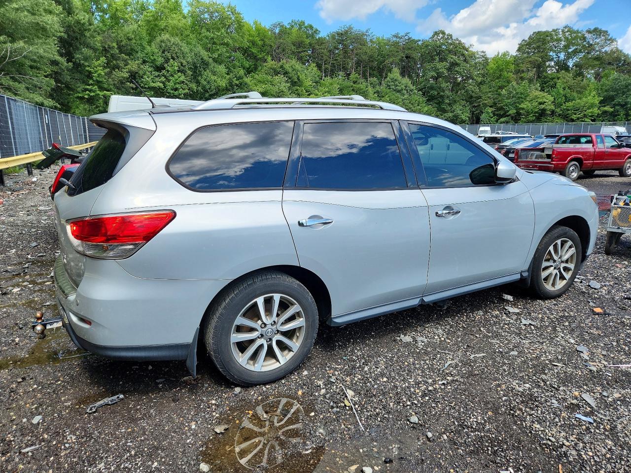 2015 Nissan Pathfinder Sv Silver vin: 5N1AR2MM5FC665675