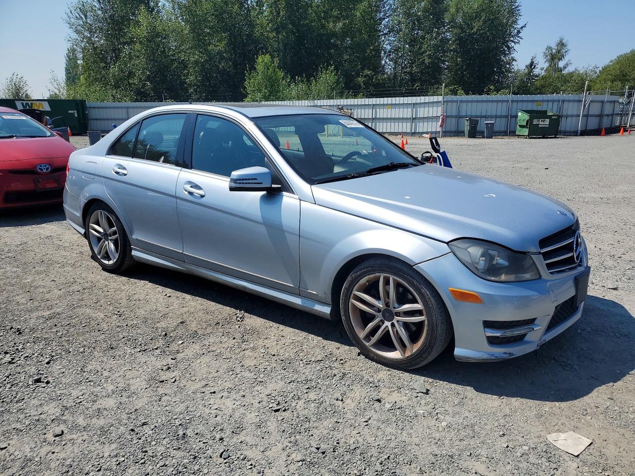 2013 Mercedes-benz C 250 Blue vin: WDDGF4HB5DA766208