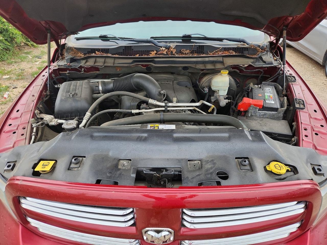 2015 Ram 1500 Sport Red vin: 1C6RR7MT3FS504718