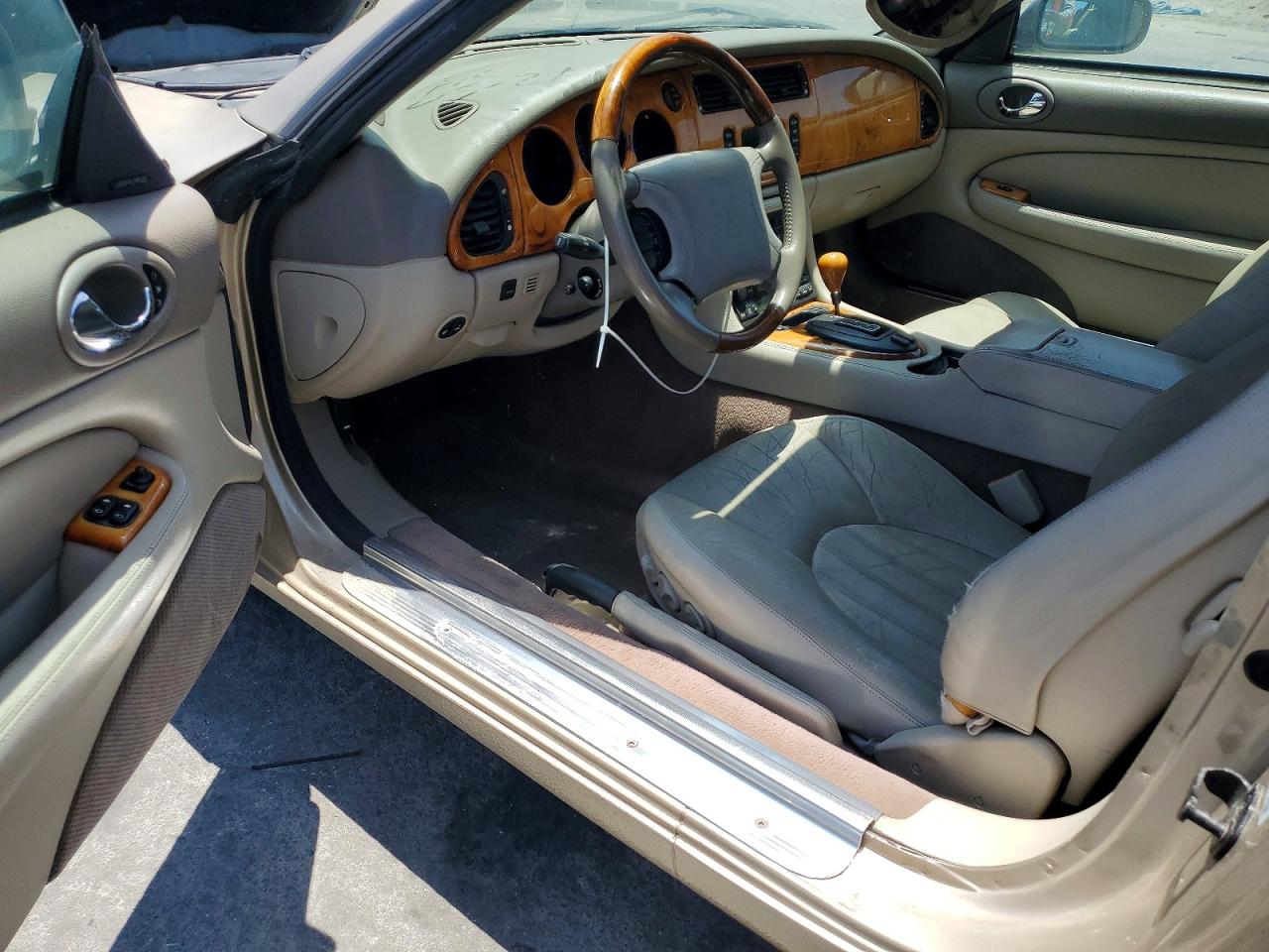 2000 Jaguar Xk8 Tan vin: SAJJA42C0YNA02298