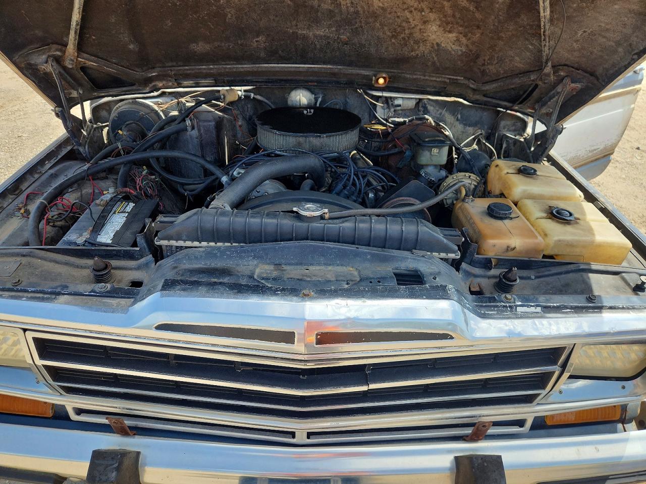1989 Jeep Grand Wagoneer Two Tone vin: 1J4GS5871KP111278