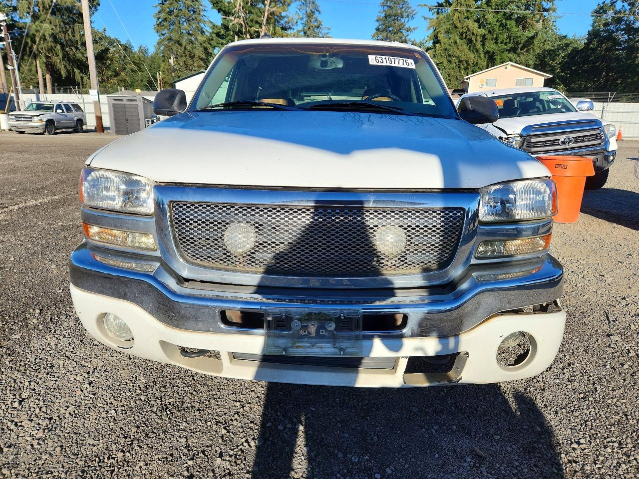 2003 Gmc New Sierra C1500 White vin: 2GTEC19T431199854