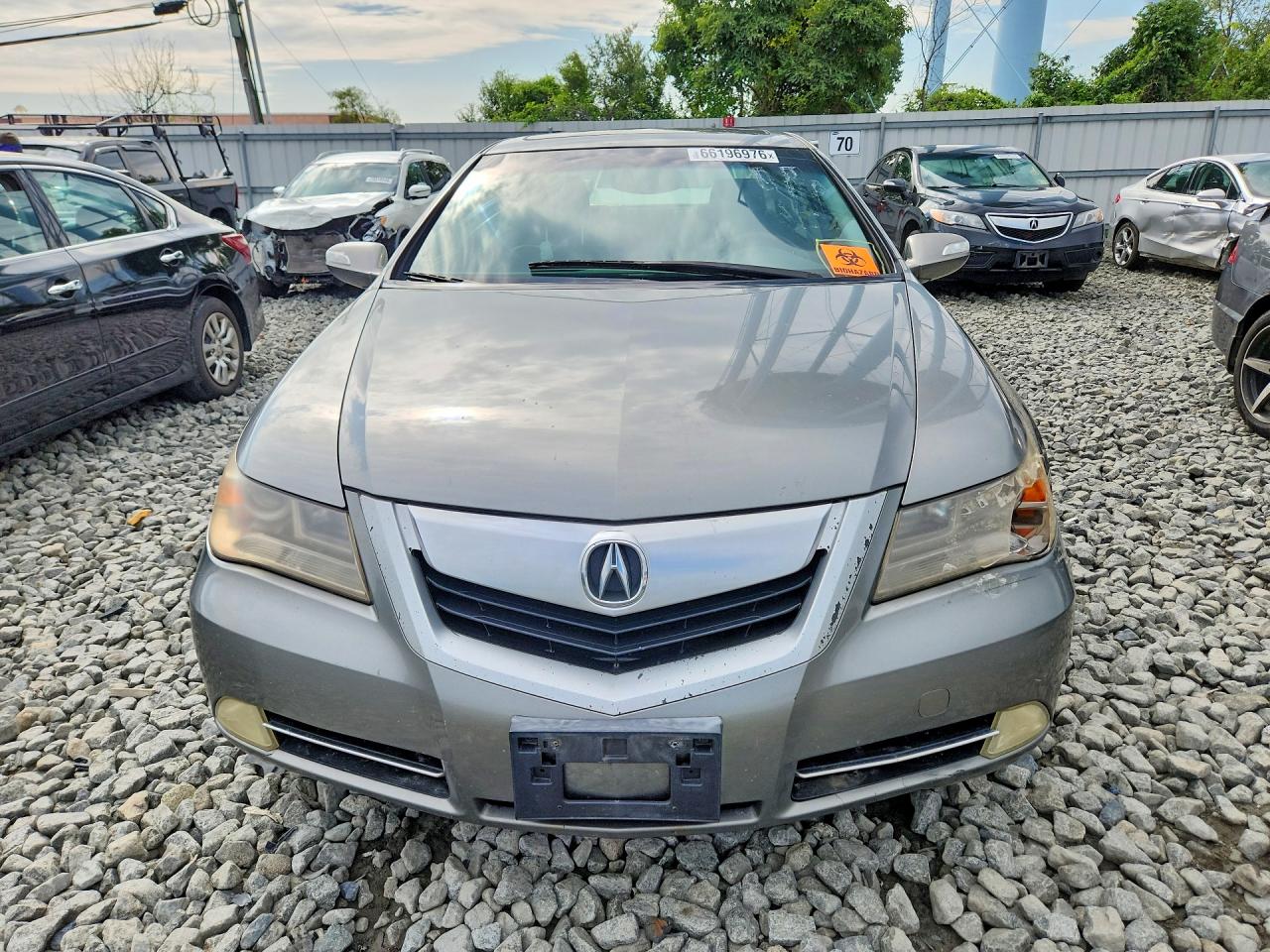 2010 Acura Rl Silver vin: JH4KB2F67AC001722