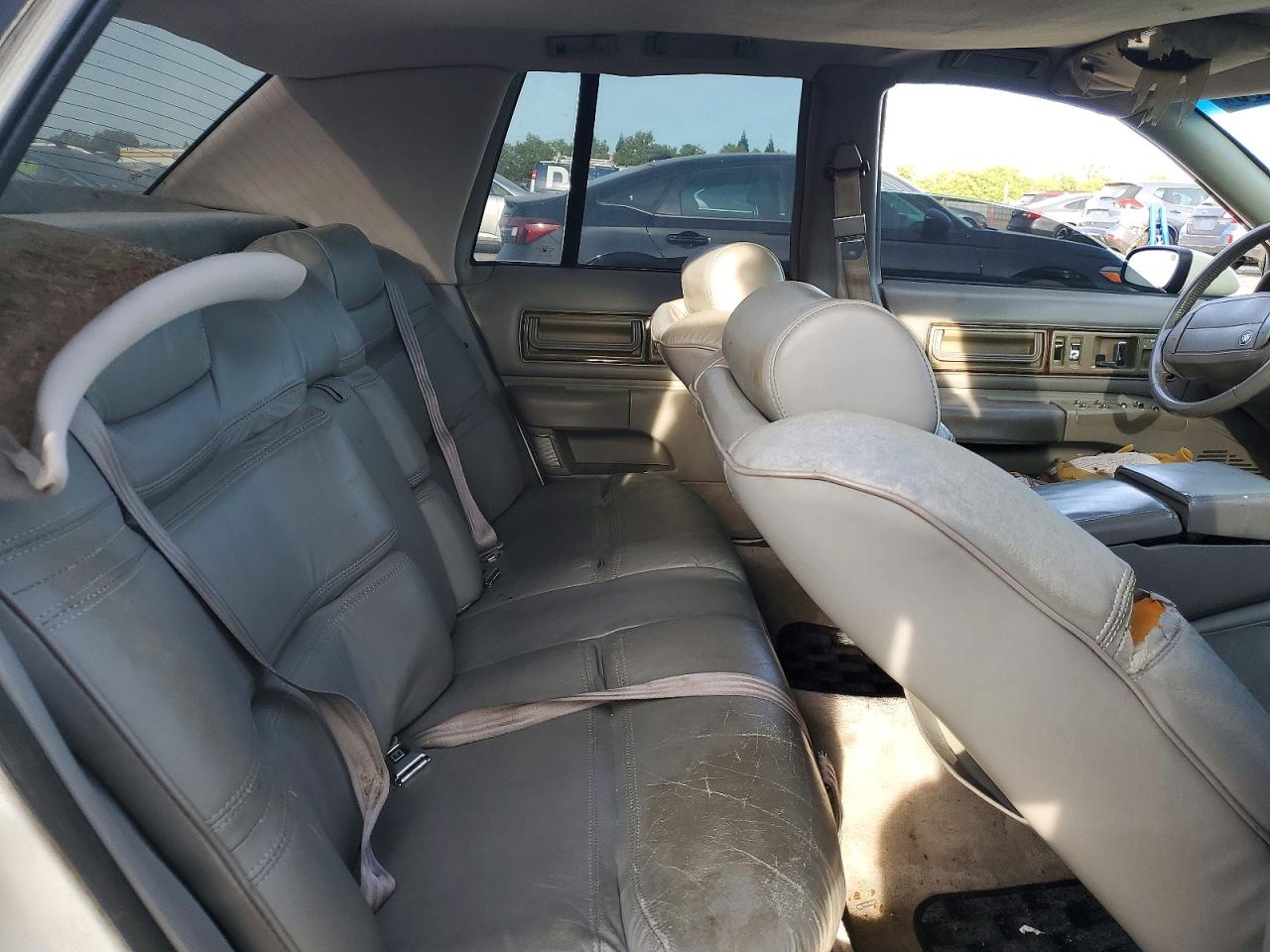 1992 Buick Roadmaster Limited White vin: 1G4BT5377NR458560