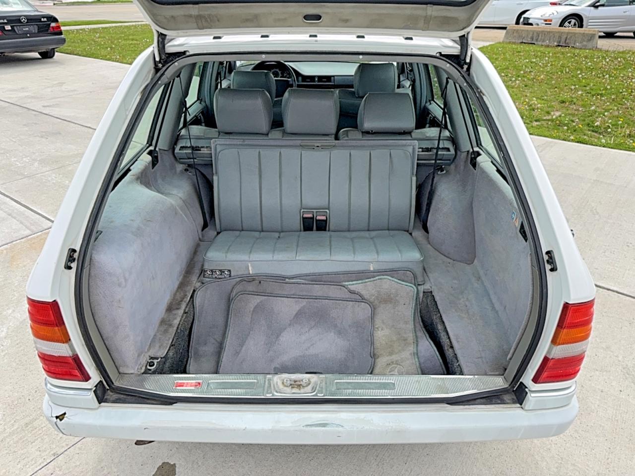 1995 Mercedes-benz E 320 White vin: WDBEA92E2SF296279