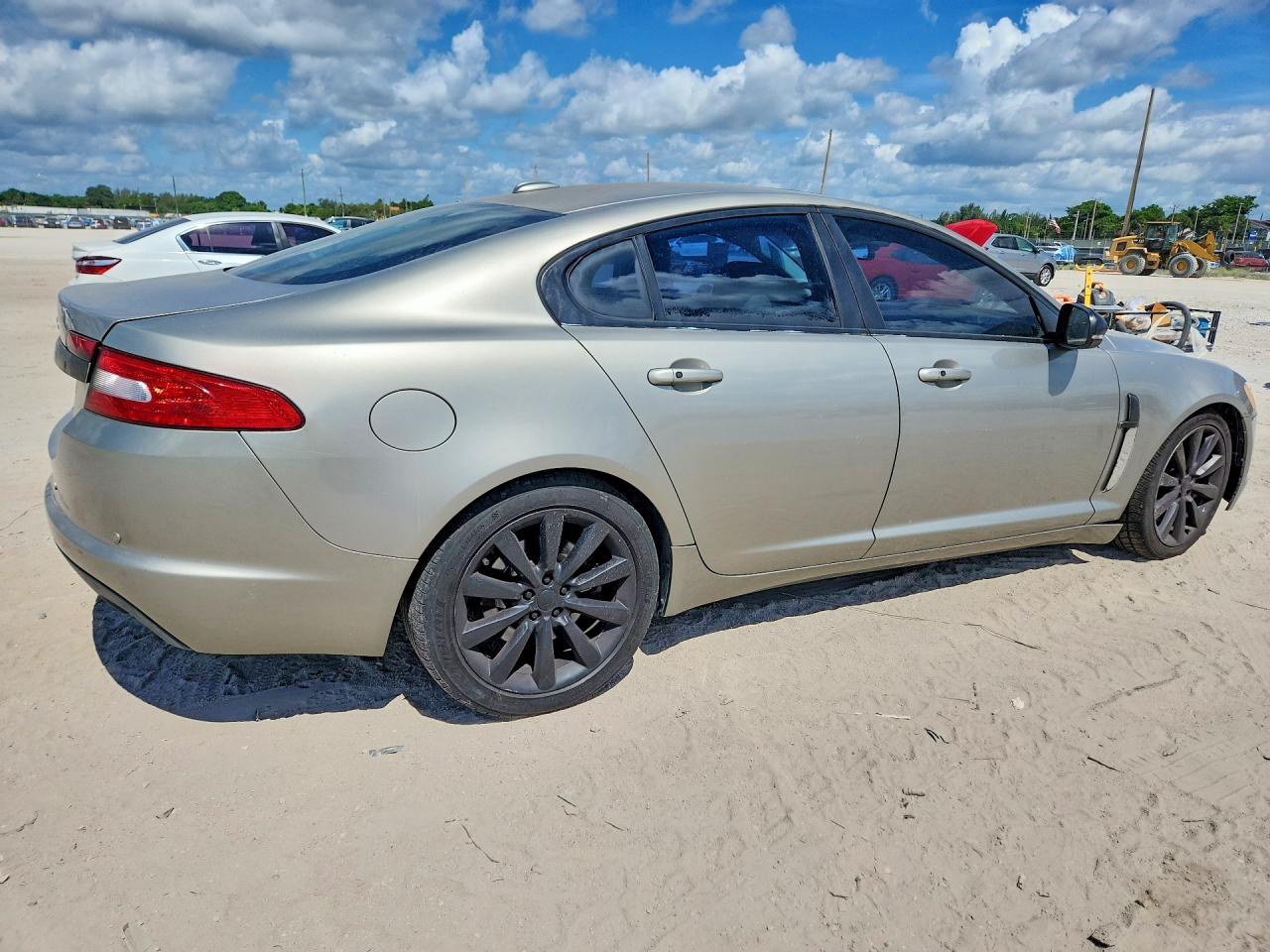 2011 Jaguar Xf Premium Silver vin: SAJWA0GB8BLS18379