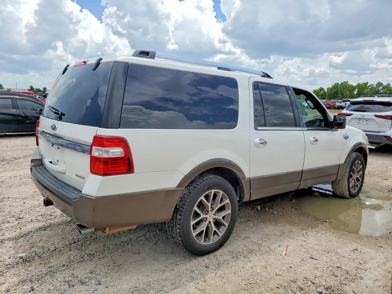 2015 Ford Expedition El Xlt White vin: 1FMJK1HT9FEF39307
