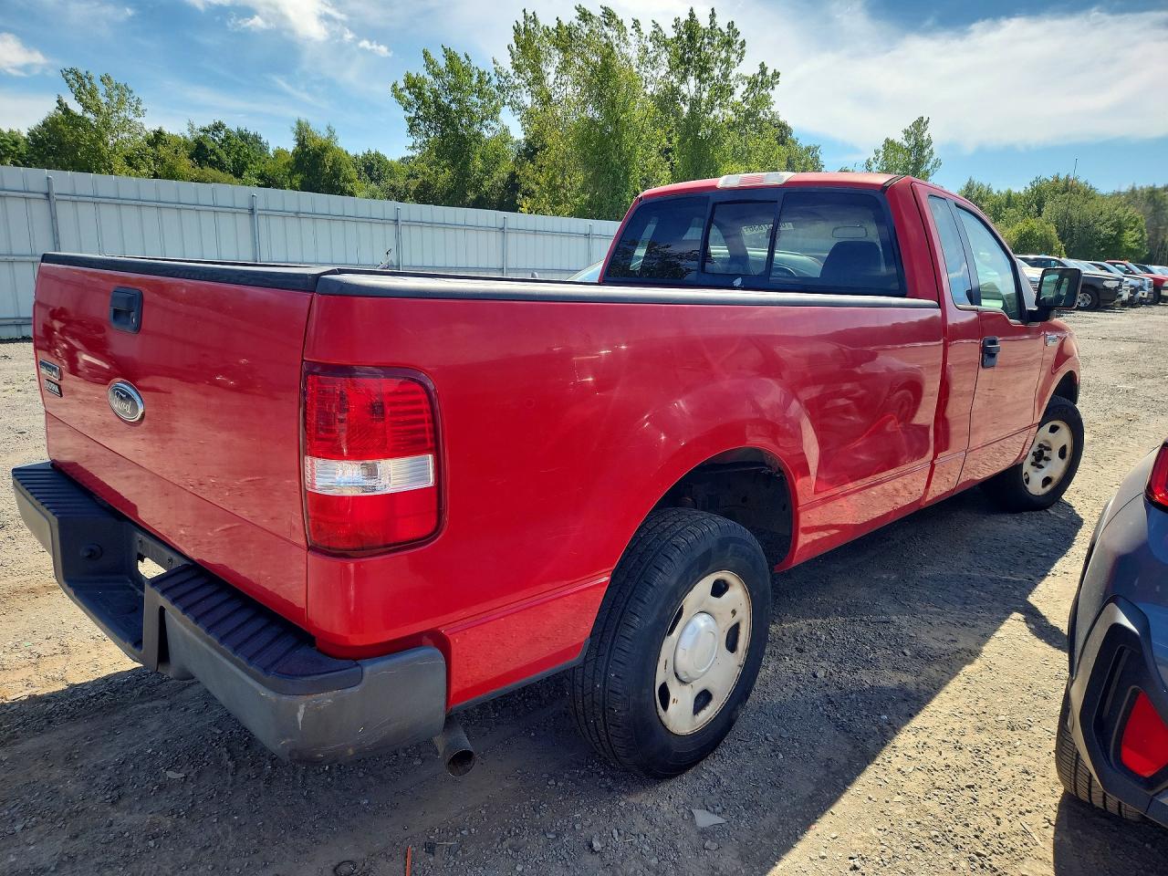 2005 Ford F150 Red vin: 1FTRF12245NB86940