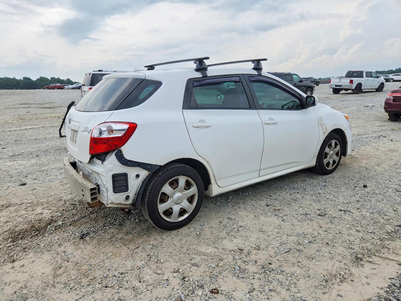 2009 Toyota Matrix Base White vin: 2T1KU40E39C046599