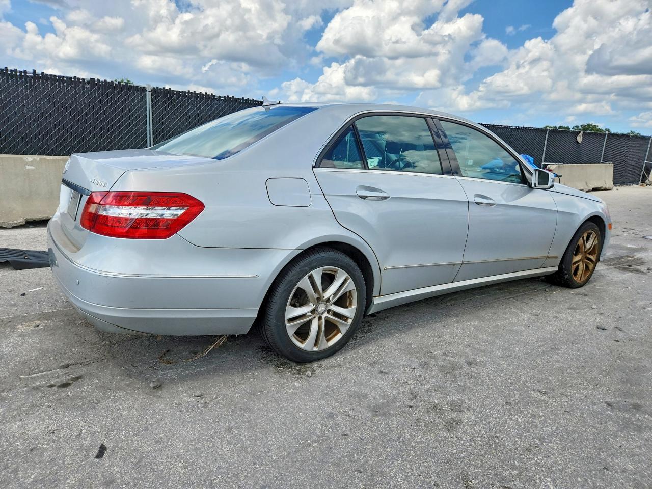 2010 Mercedes-benz E 350 4matic Серебряный vin: WDDHF8HB1AA113480
