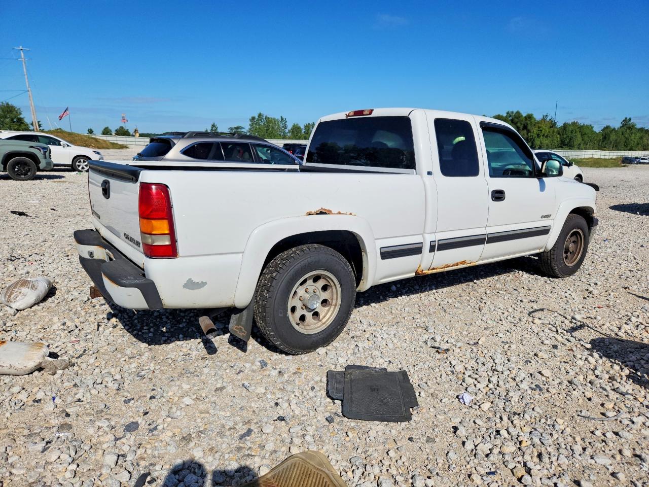 1999 Chevrolet Silverado C1500 White vin: 2GCEC19T9X1143690