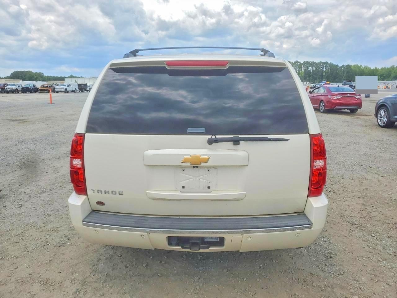 2013 Chevrolet Tahoe K1500 Ltz White vin: 1GNSKCE03DR265565