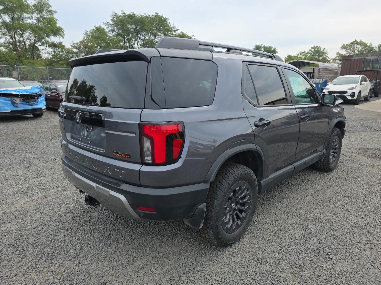 2026 Honda Passport Trail Sport Серый vin: 5FNYF9H51TB010726