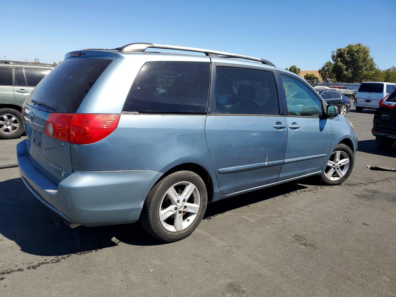 2008 Toyota Sienna Le 8-passenger Blue vin: 5TDZK23C58S205423