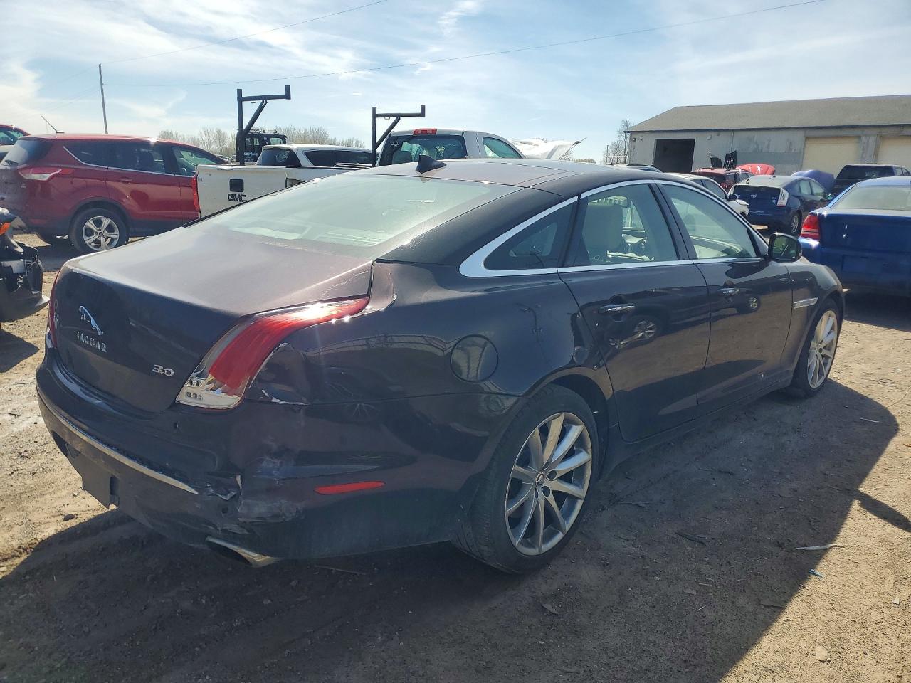 2013 Jaguar Xj Бордовый vin: SAJWA1C78D8V41800