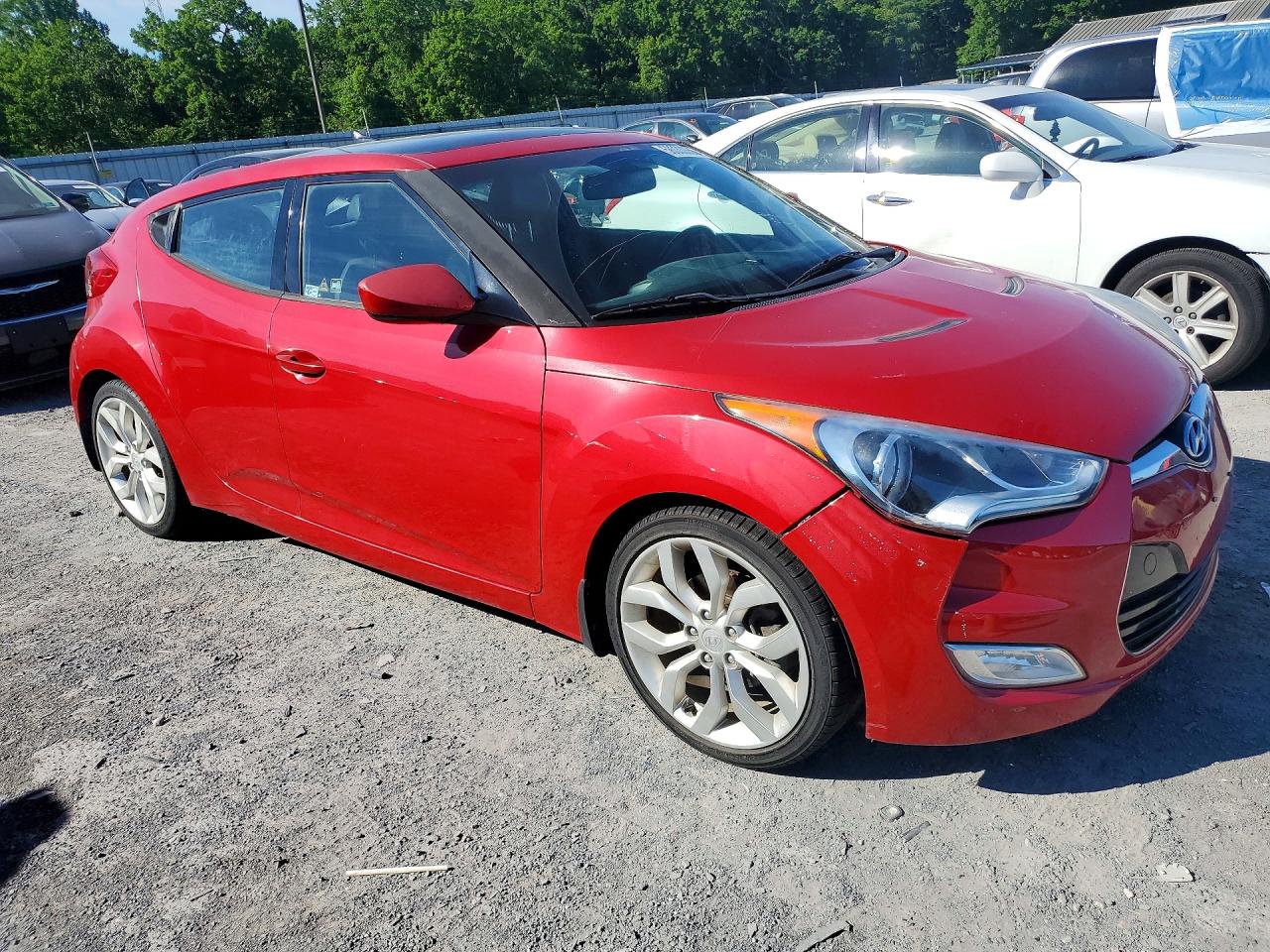 2013 Hyundai Veloster Base Red vin: KMHTC6ADXDU155321