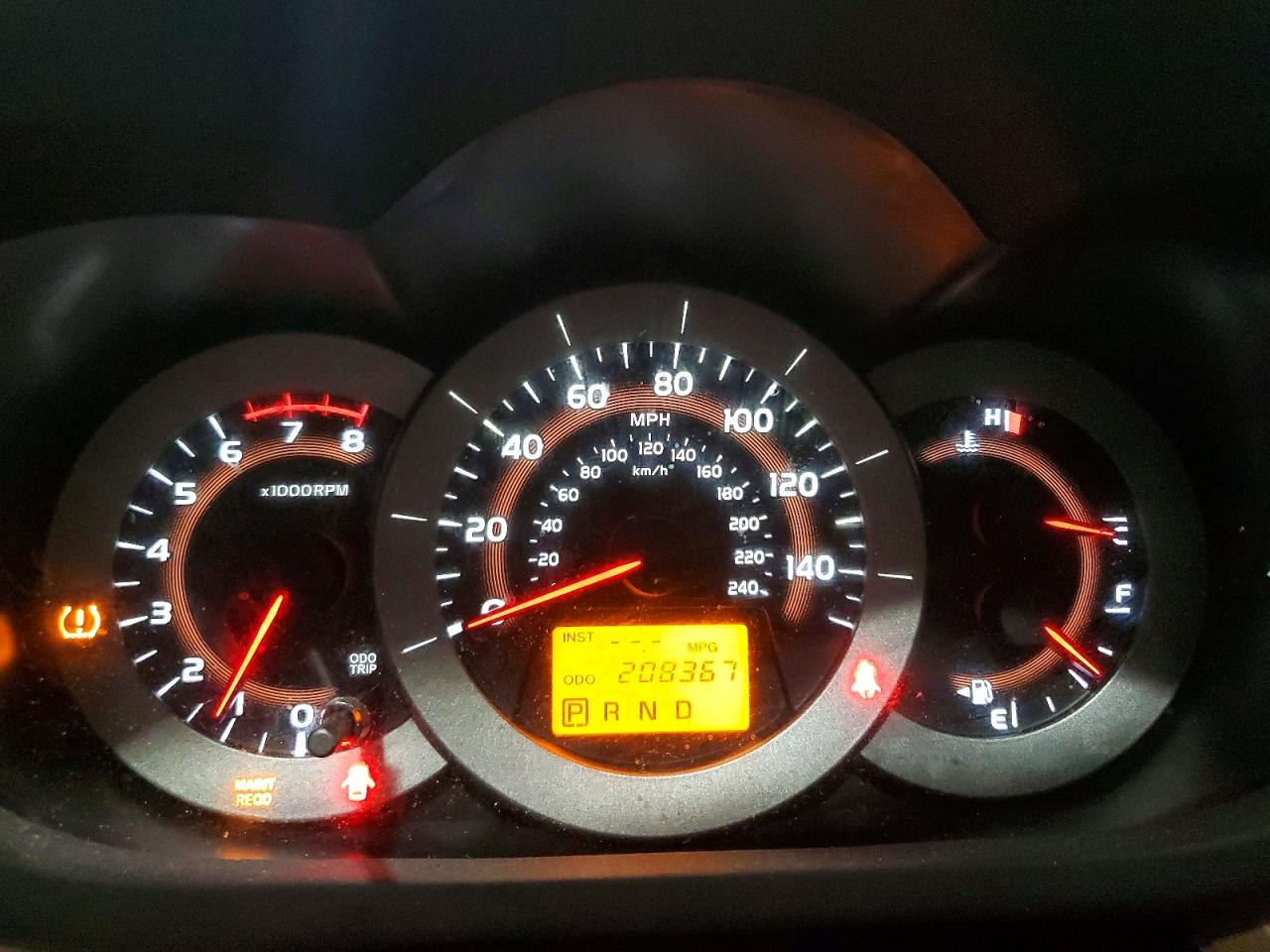 2011 Toyota Rav4 Base White vin: JTMBK4DVXB5099173