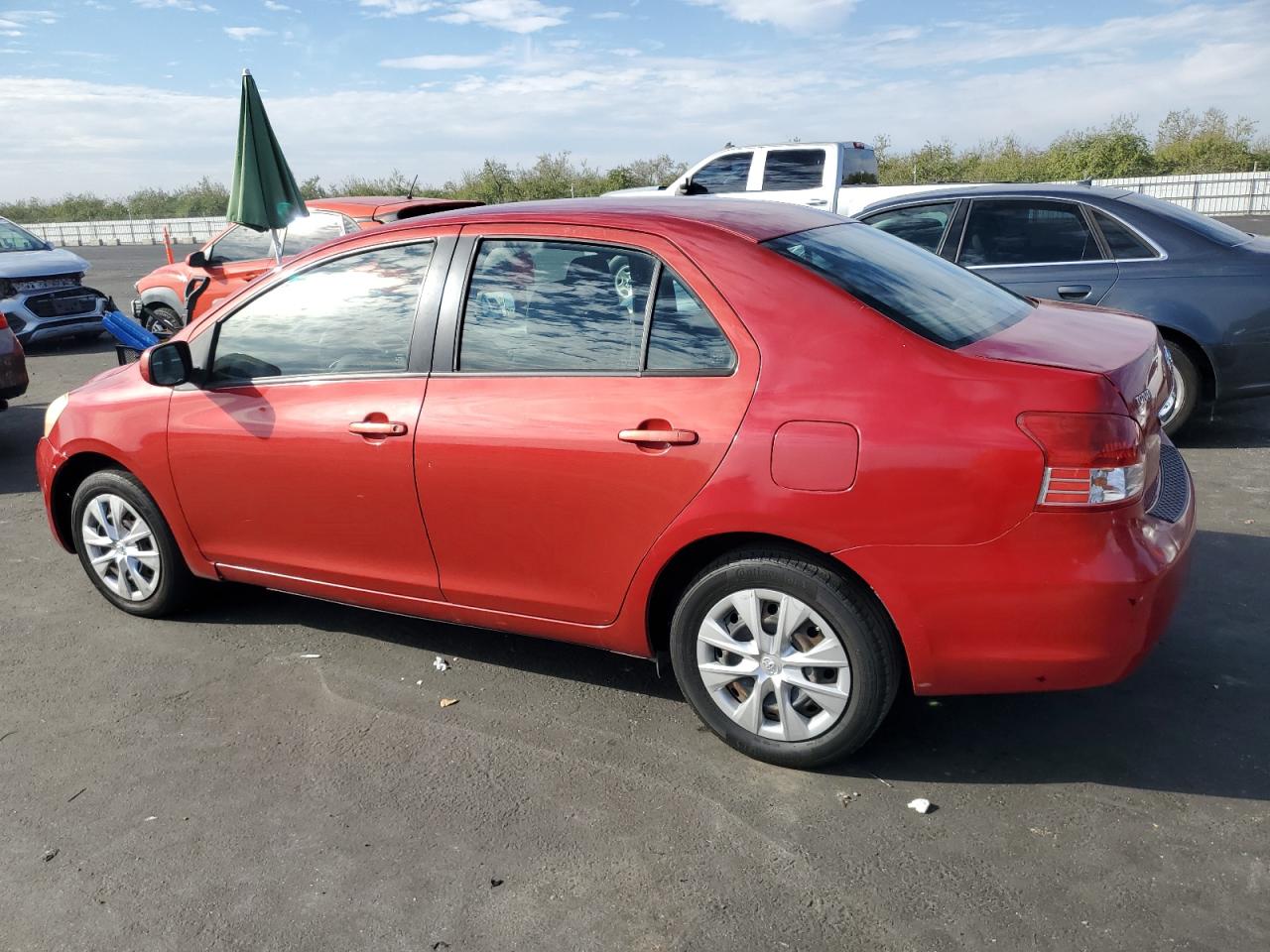 2008 Toyota Yaris Красный vin: JTDBT923181234214