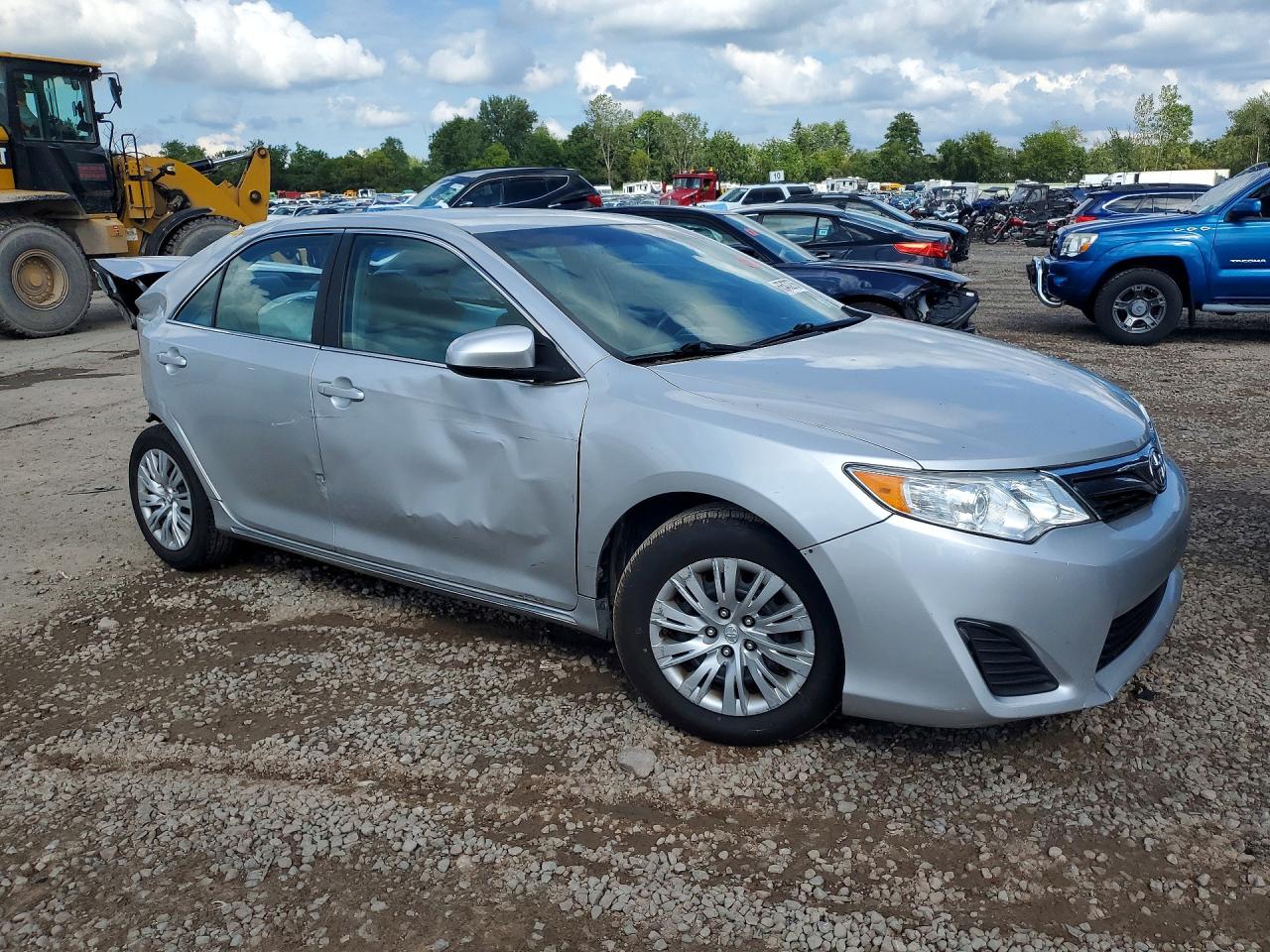 2014 Toyota Camry Le Серебряный vin: 4T4BF1FK8ER361953