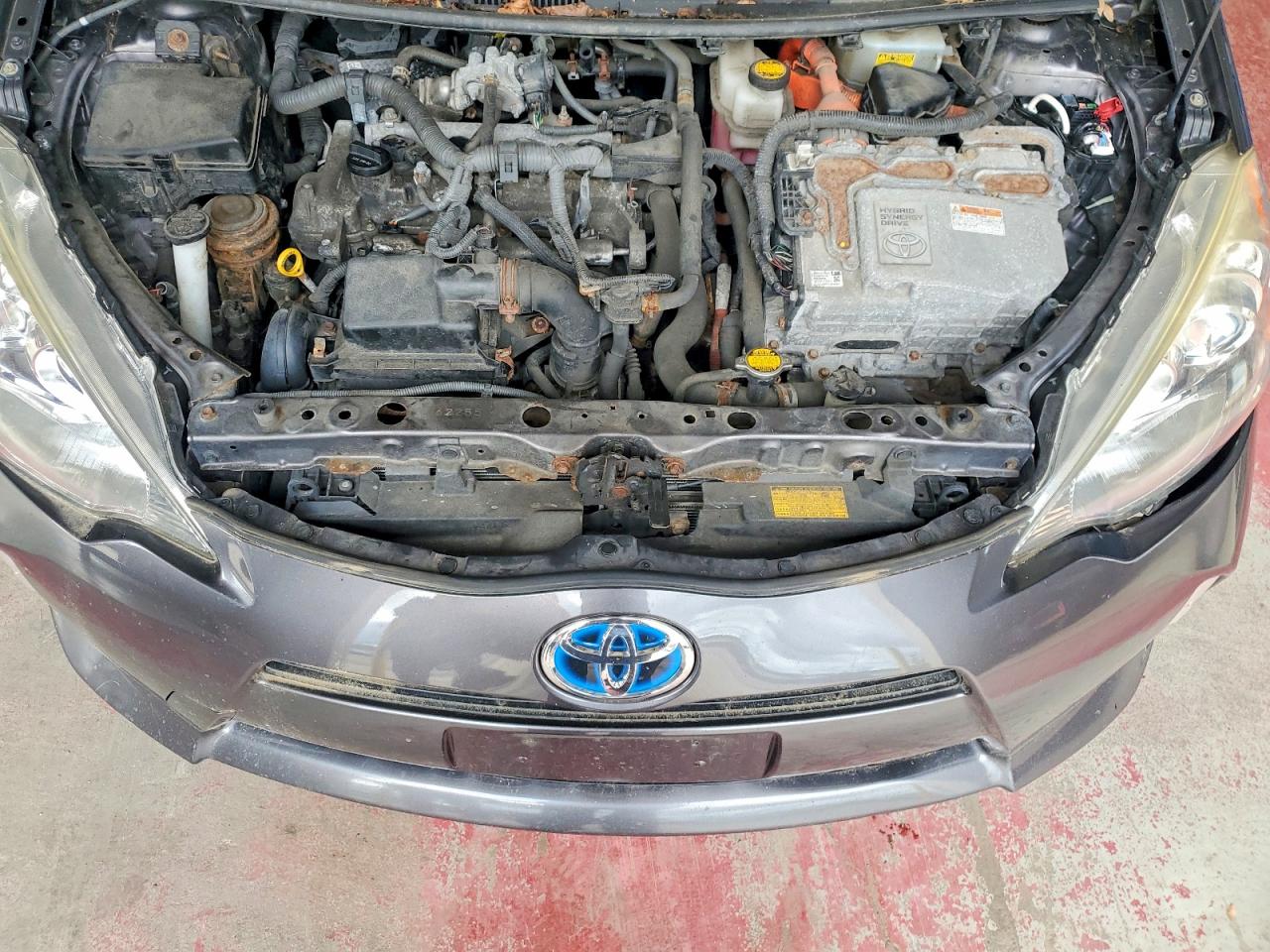 2014 Toyota Prius C Two Угольный vin: JTDKDTB30E1575383