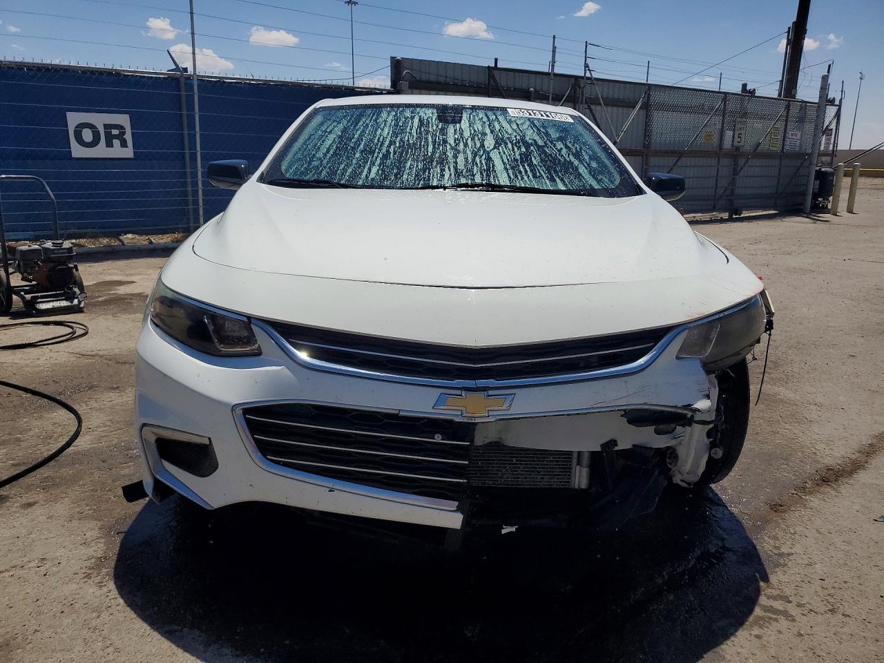 2018 Chevrolet Malibu Ls Белый vin: 1G1ZB5ST6JF104621