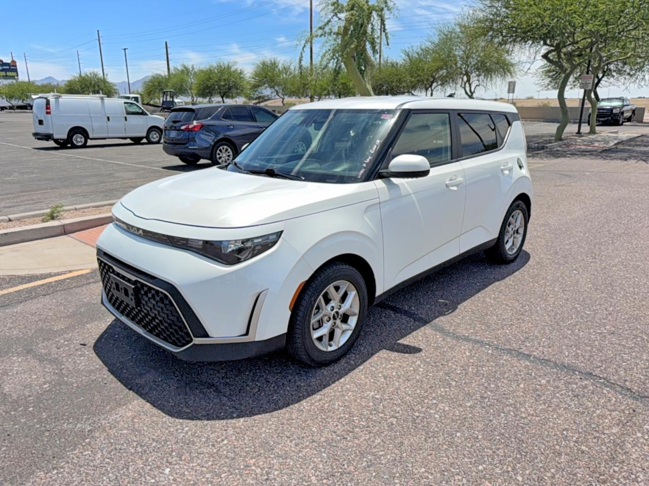 2023 Kia Soul Lx White vin: KNDJ23AU7P7877409