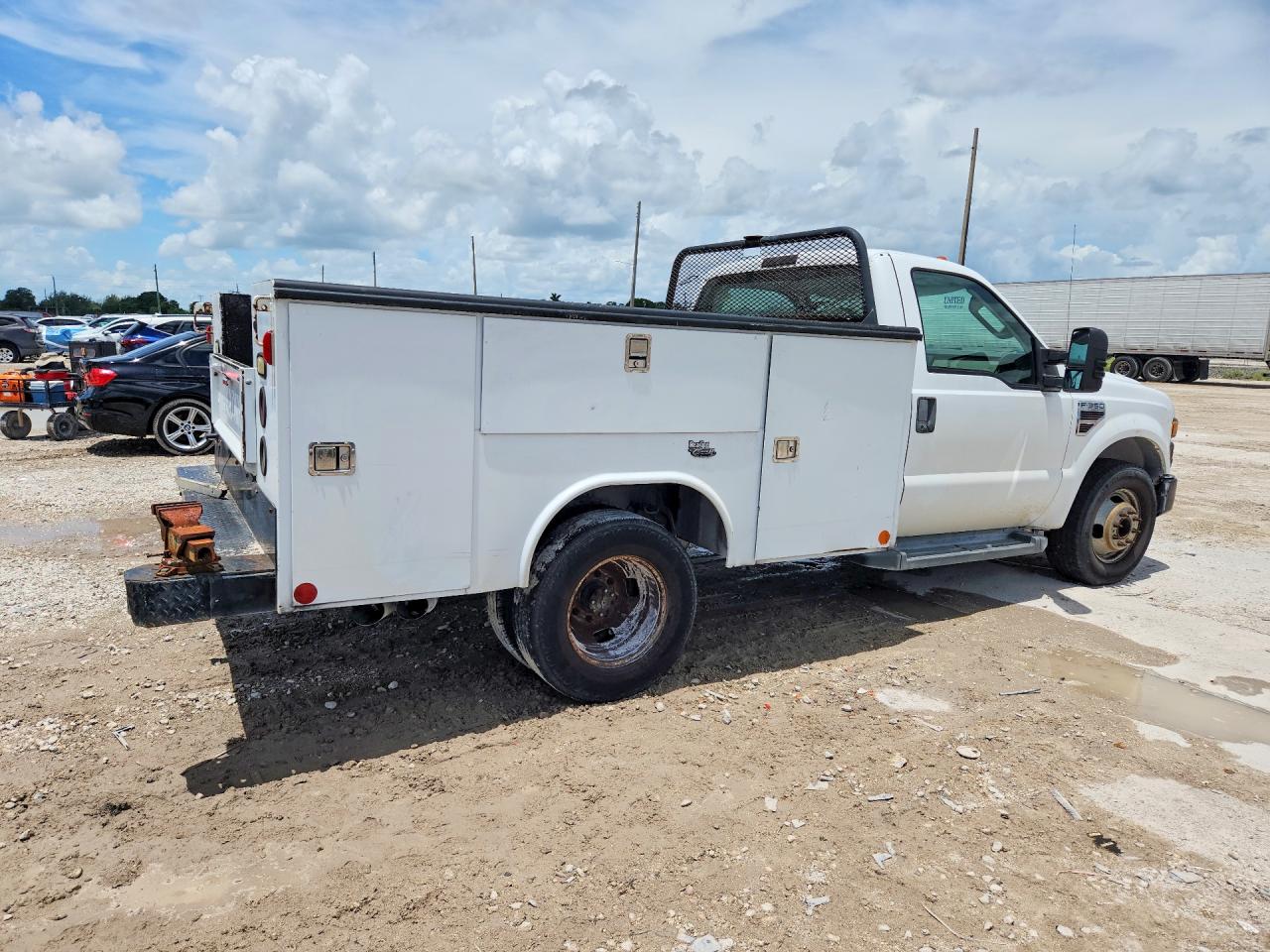 2008 Ford F350 Super Duty White vin: 1FDWF36R18EC52608