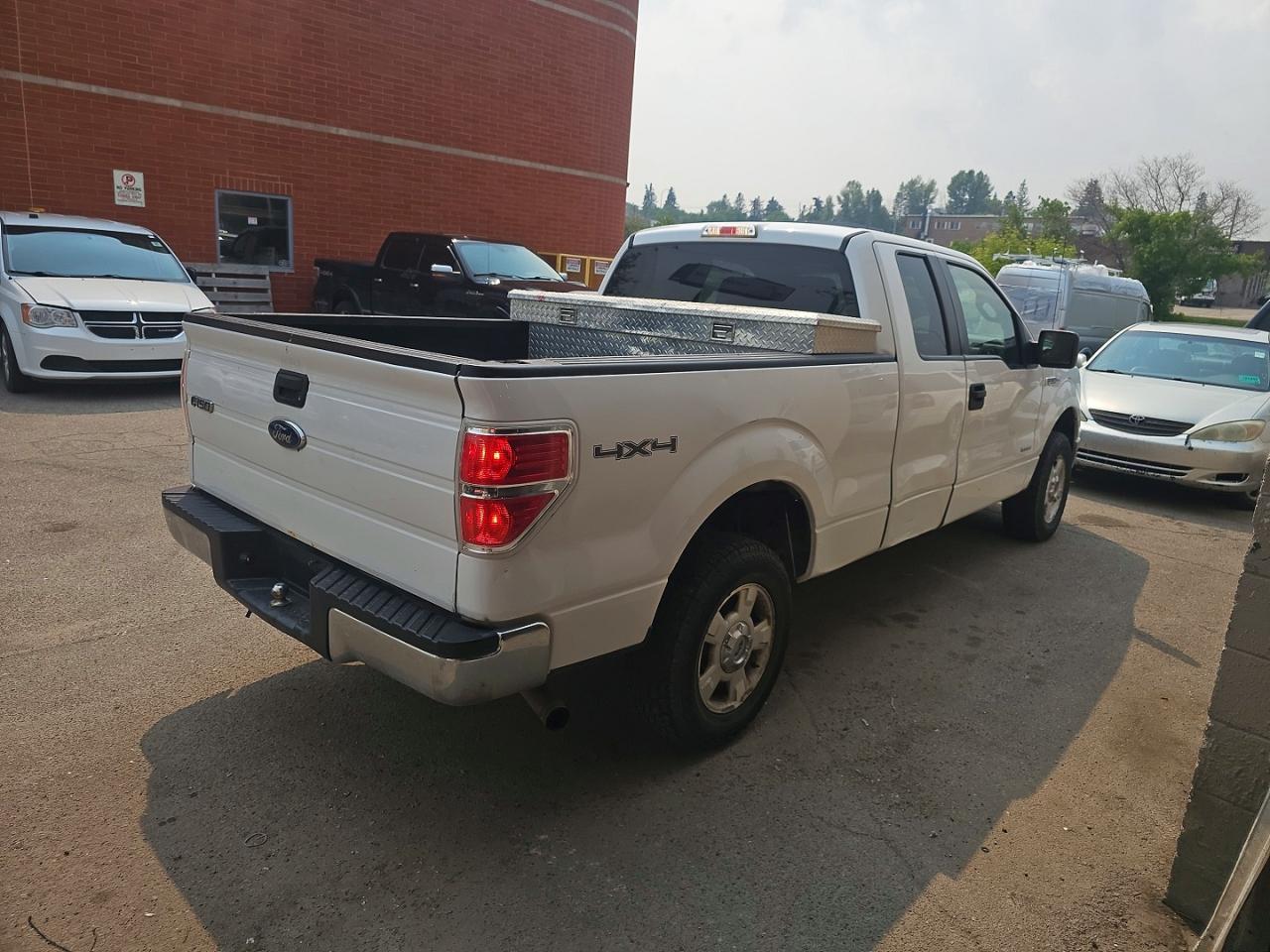 2014 Ford F150 Super Cab White vin: 1FTFX1ET1EFC44369