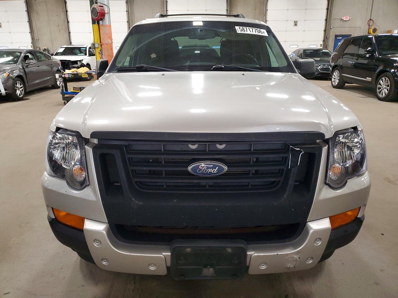 2007 Ford Explorer Xlt Silver vin: 1FMEU73837UB23634