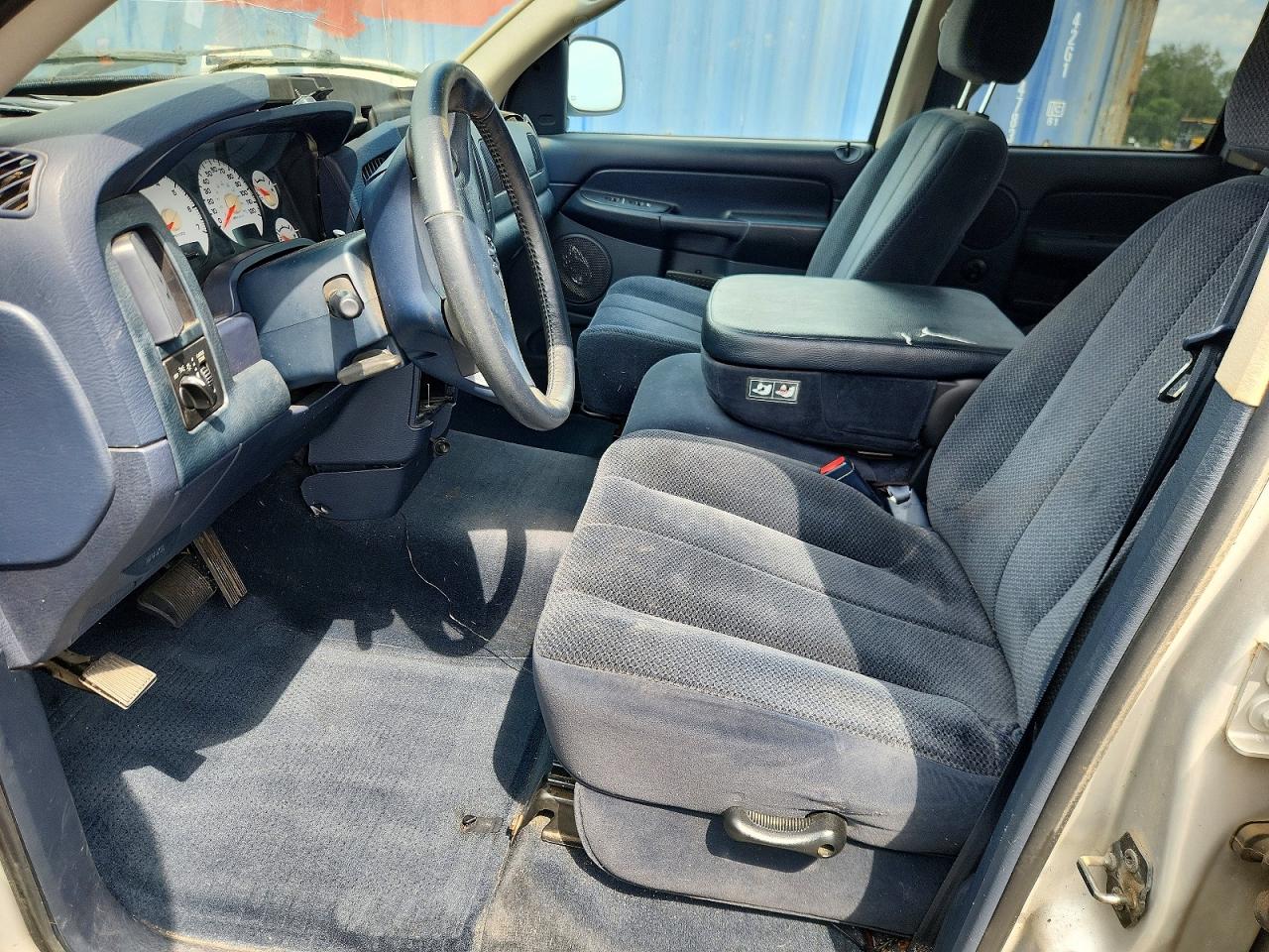 2002 Dodge Ram 1500 Silver vin: 3D7HA18N22G117735