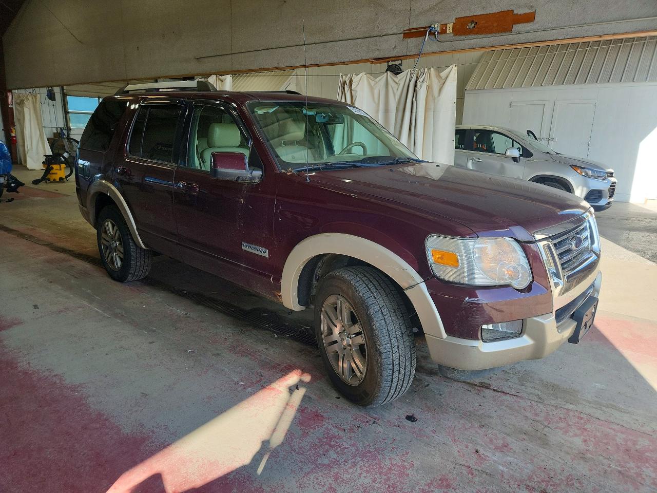 2006 Ford Explorer Eddie Bauer Burgundy vin: 1FMEU74E86UA78063