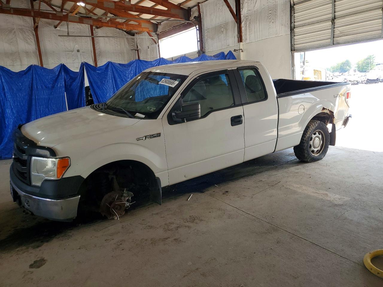 2014 Ford F150 Super Cab White vin: 1FTFX1EF1EKE28213