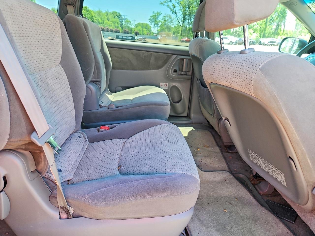 2008 Toyota Sienna Le 7-passenger Gray vin: 5TDZK23C08S211694
