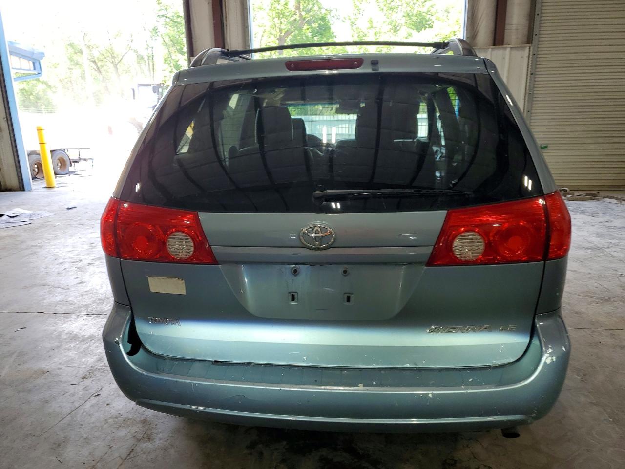 2010 Toyota Sienna Ce 7-passenger Blue vin: 5TDKK4CCXAS342361