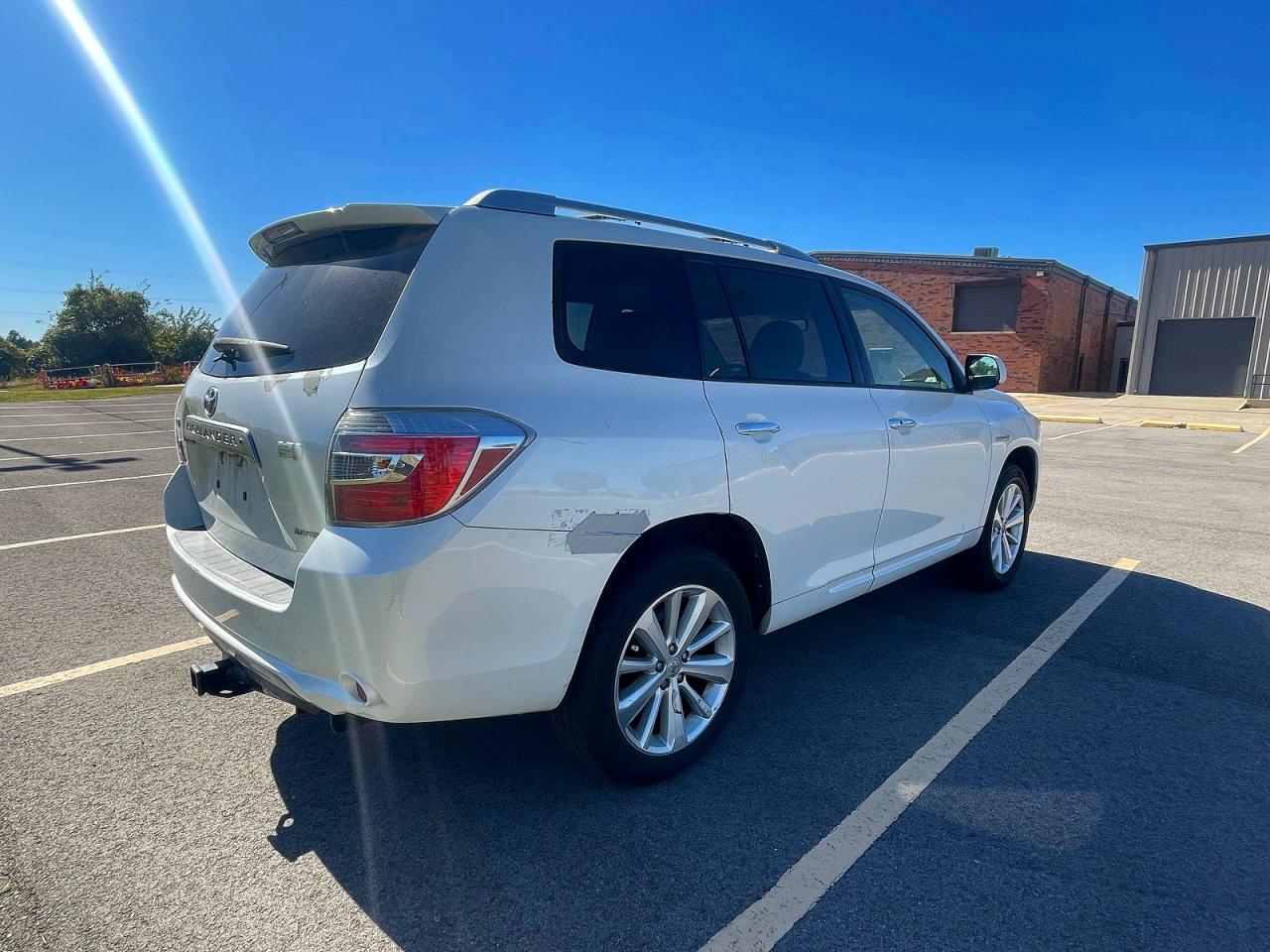 2008 Toyota Highlander Hybrid Limited White vin: JTEEW44A982015039