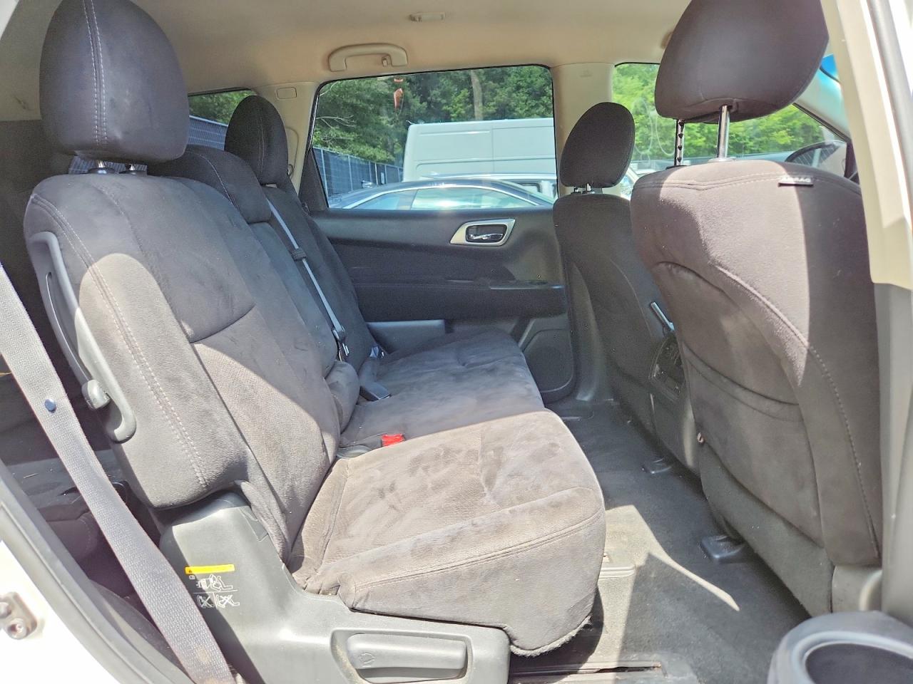 2015 Nissan Pathfinder Sv Silver vin: 5N1AR2MM5FC665675