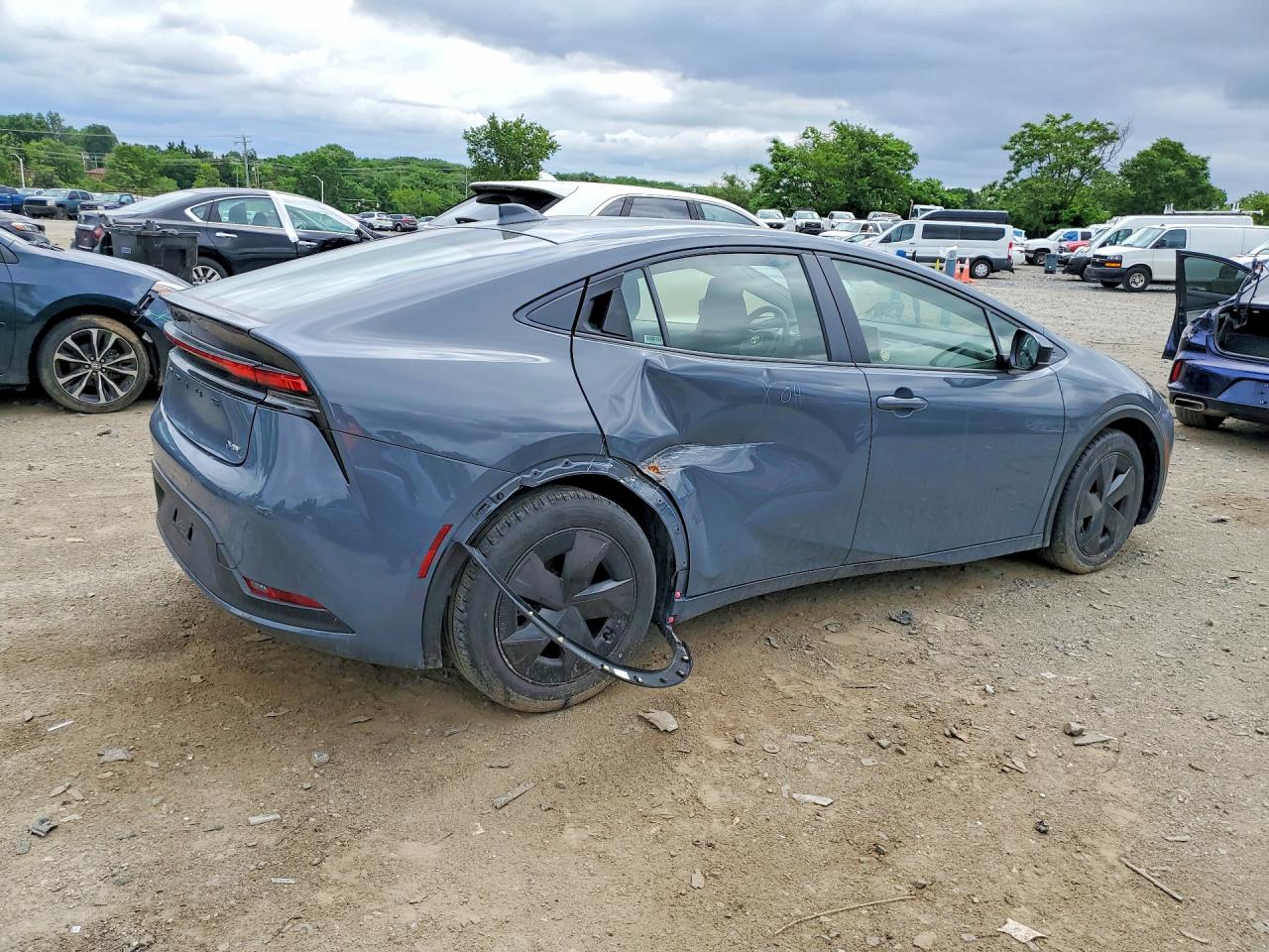2025 Toyota Prius Le Gray vin: JTDACAAU4S3050369