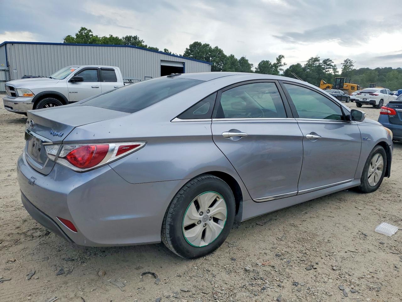 2015 Hyundai Sonata Hybrid Base Silver vin: KMHEC4A40FA130459
