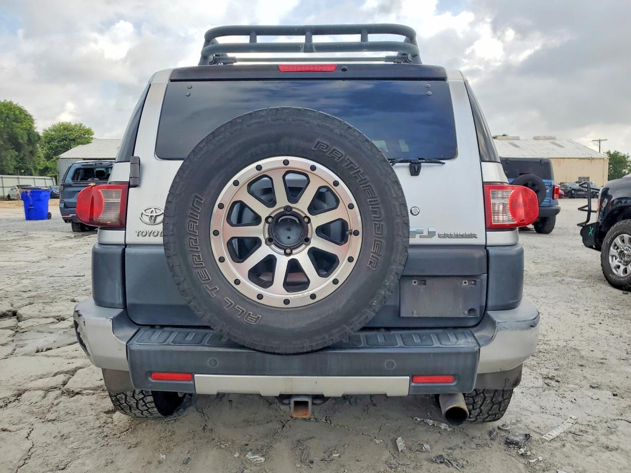 2007 Toyota Fj Cruiser Base Silver vin: JTEZU11F970004896