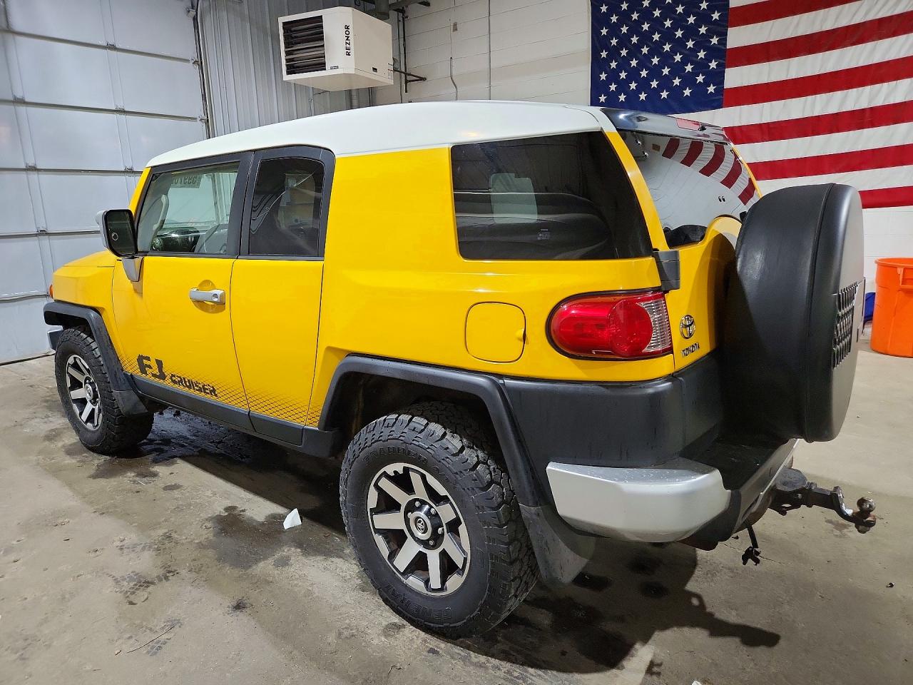 2008 Toyota Fj Cruiser Base Yellow vin: JTEBU11F08K017897