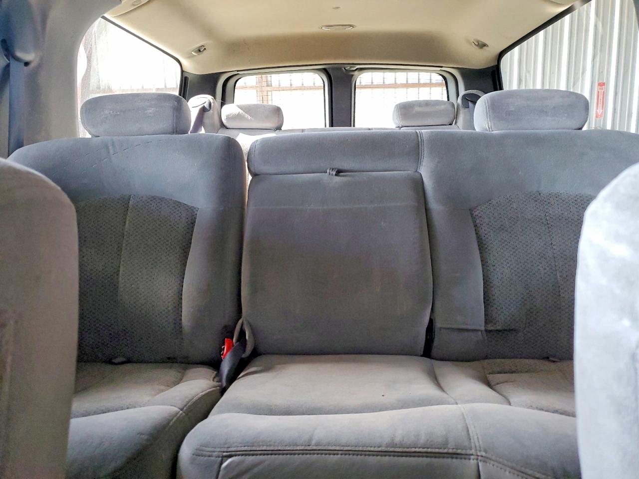 2001 Chevrolet Suburban K1500 Gray vin: 3GNFK16T21G262098