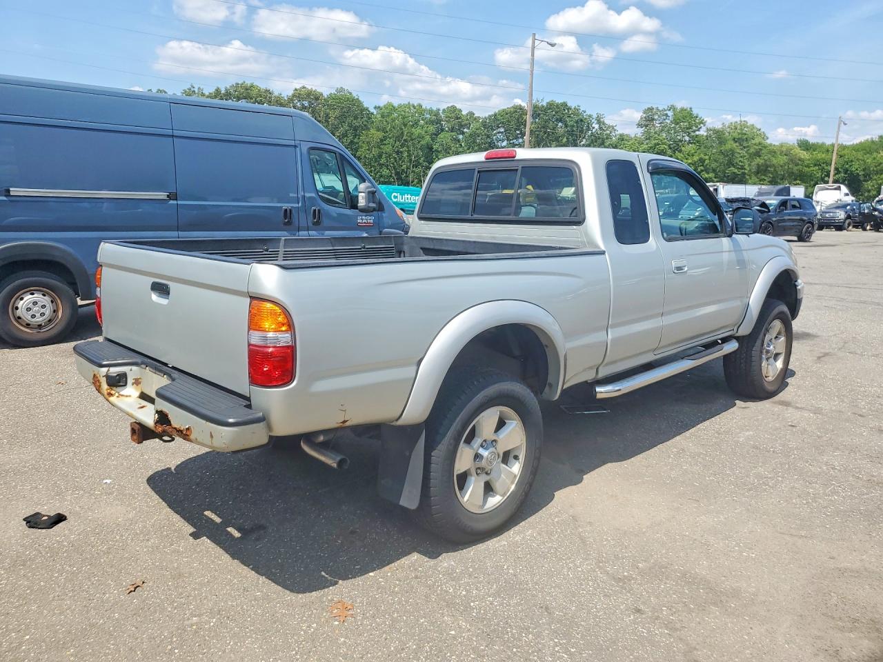 2002 Toyota Tacoma Xtracab Silver vin: 5TEWM72N02Z075171