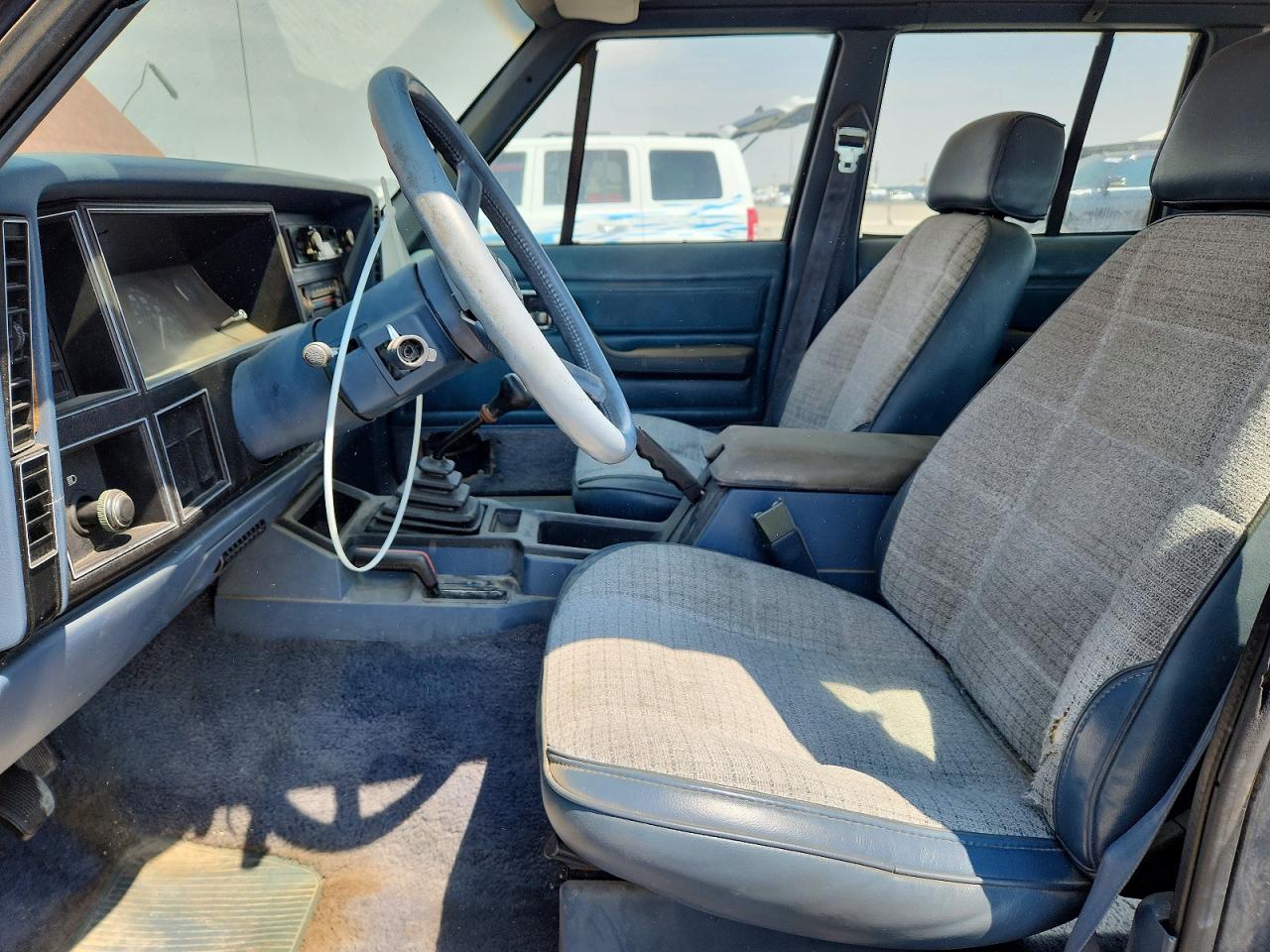 1984 Jeep Cherokee Two Tone vin: 1JCWL782XET109084